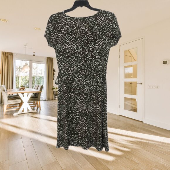 Josephine Studio Tiger Print Faux Wrap Dress – PL, Lightweight & Stretchy - Picture 3 of 12